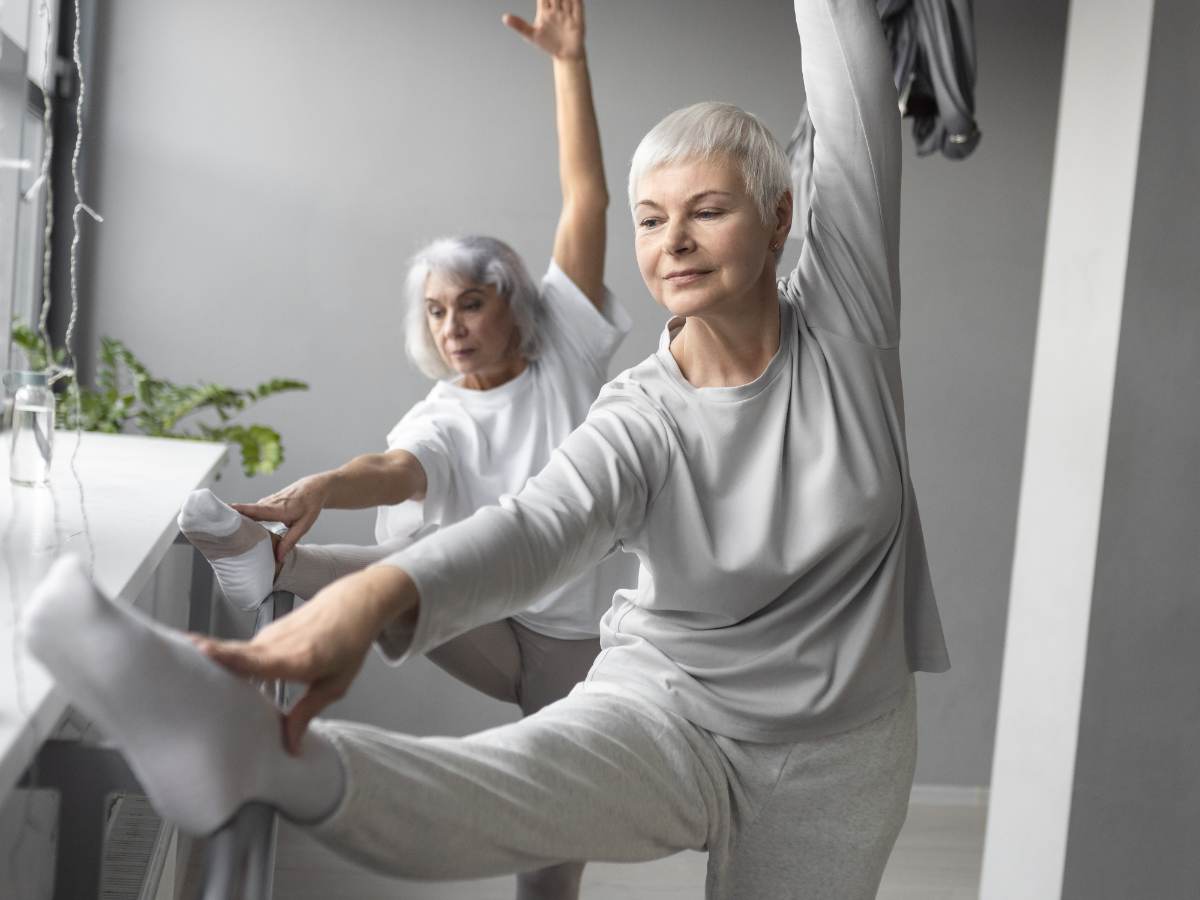 senior women doing fitness exercises gym